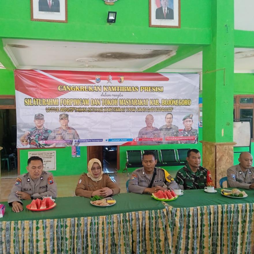 Cangkrukan Kamtibmas Presisi dalam rangka silaturahmi Forpimcam dan Tokoh Masyarakat
